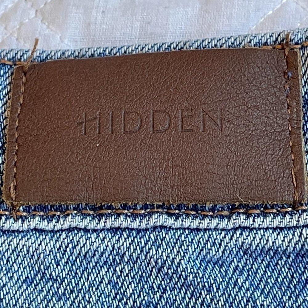 HIDDEN JEANS Cutoffs Destroyed Sold at Buckle Size Small - Picture 4 of 9